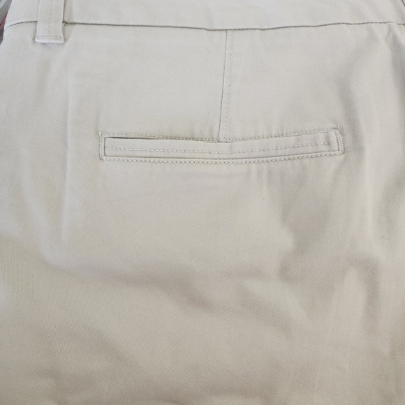 NWT Crown & Ivy Tan Bermuda Shorts Lightweight Modern Fit - Picture 7 of 8